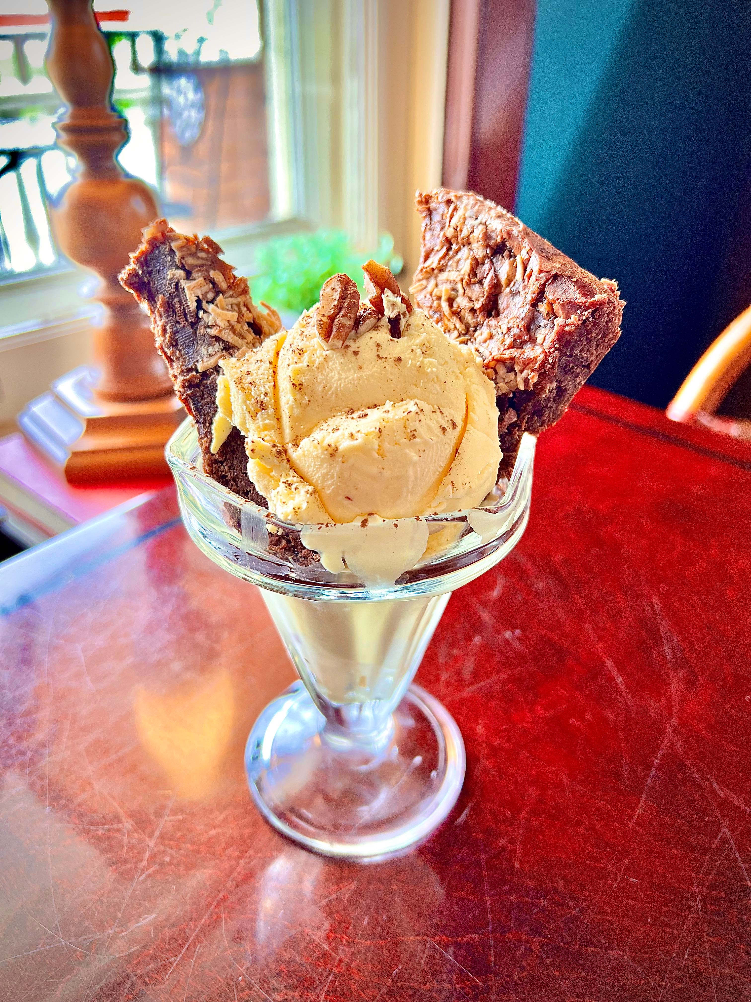 Café De La Tour - Brownie avec crème glacée